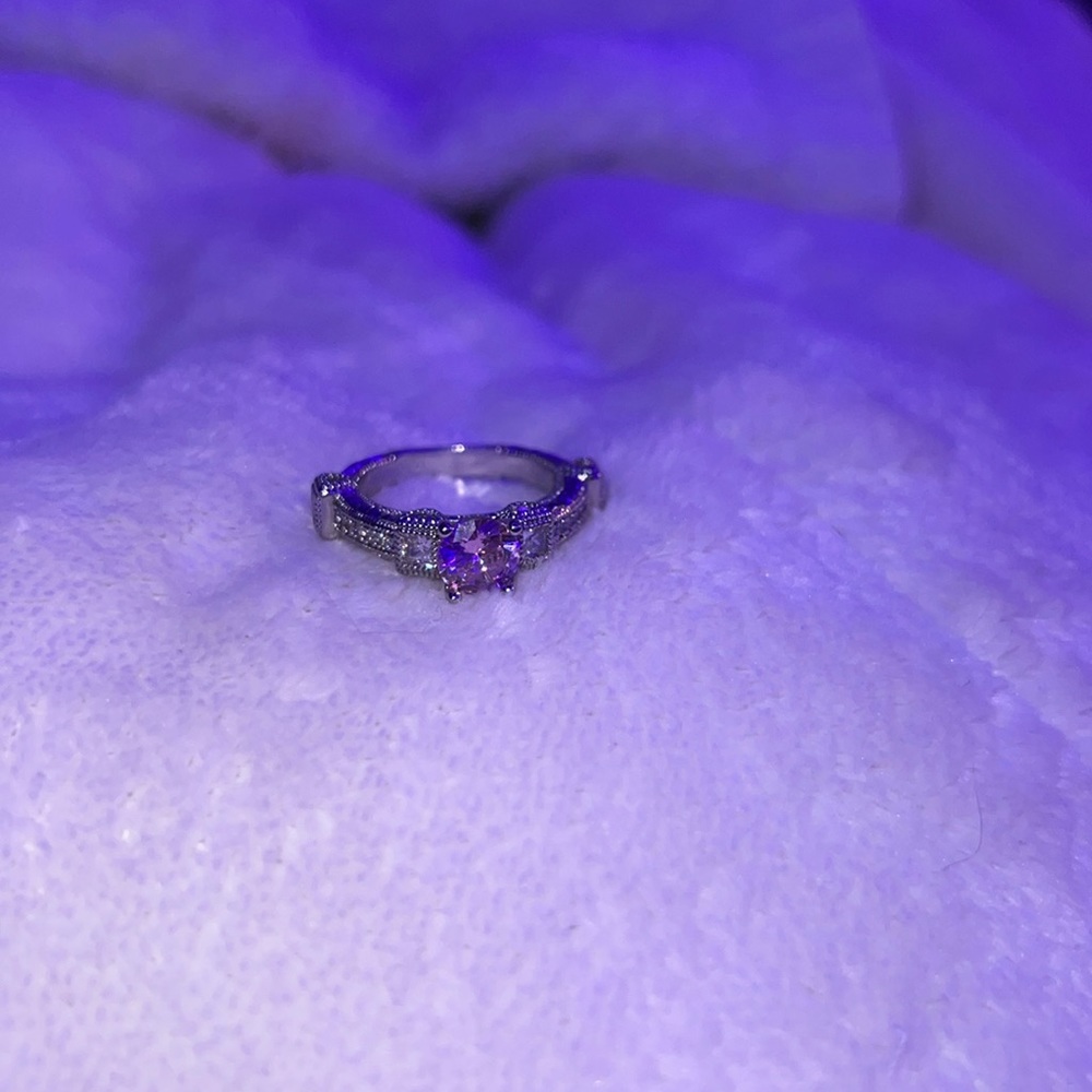 Pink Stoned Ring 🩷🤍